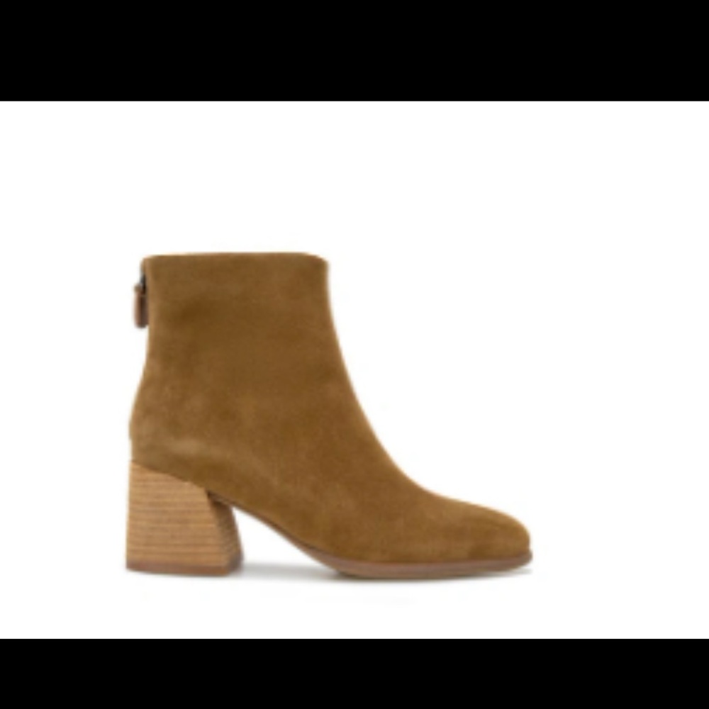 Gentle Souls by Kenneth Cole Sandryn Tobacco Suede Booties Size 7 1/2